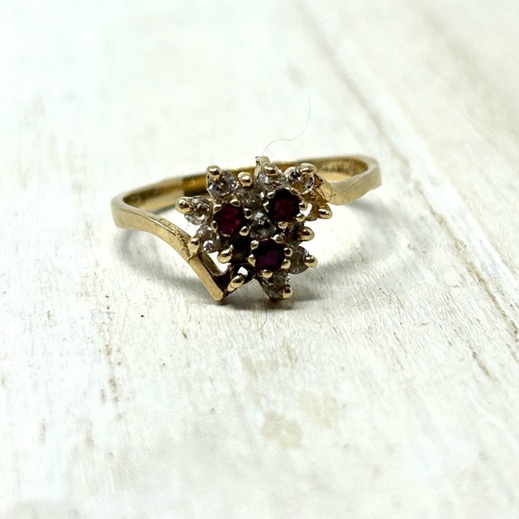 10K white topaz and ruby ring, ~ size 8 - Picture 3 of 12